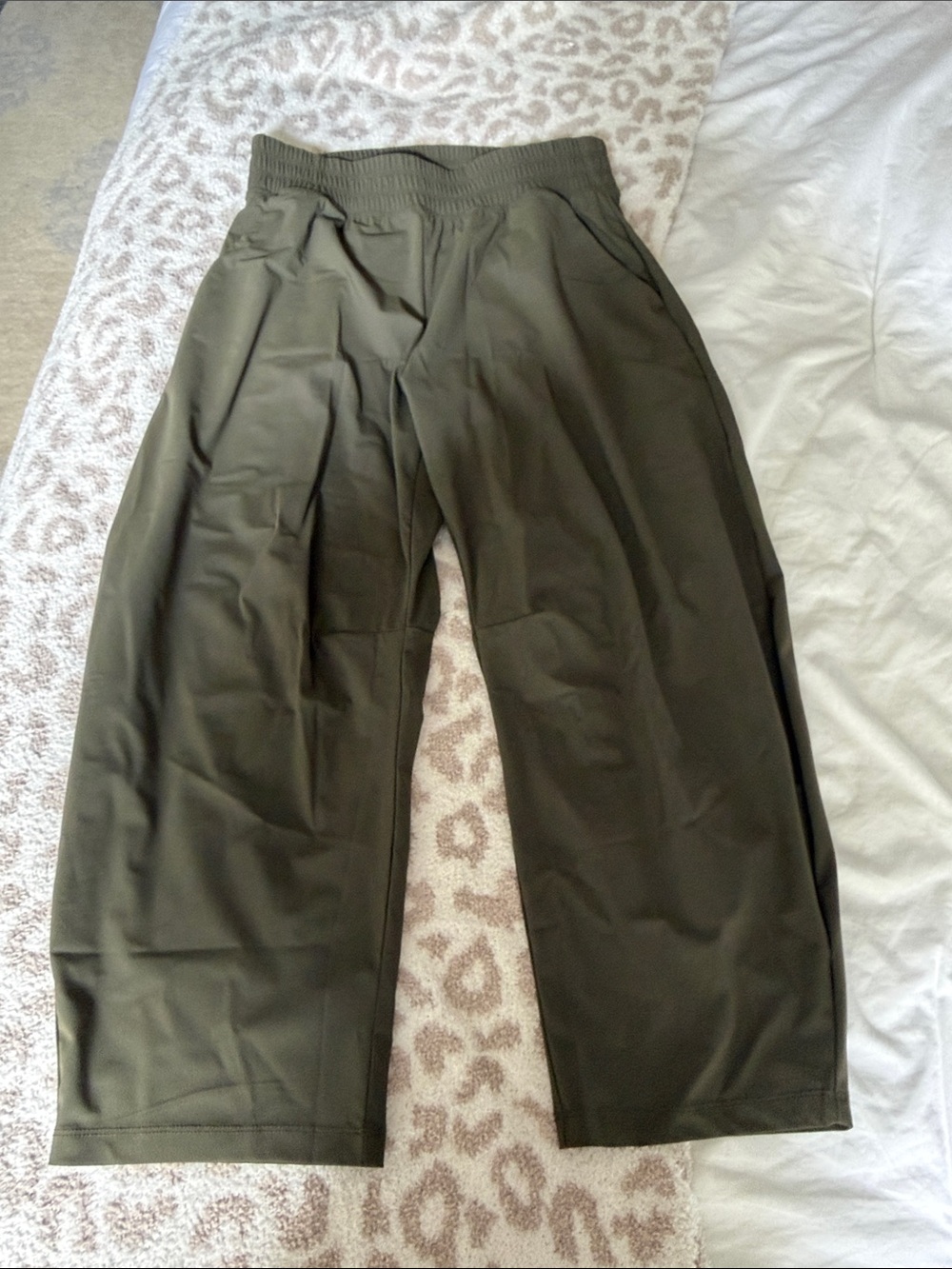 Old Navy SleekTech Go Dry Barrel Leg Pants